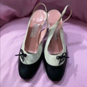 Size 9 Women’s Ferragamo Sling Back Pumps